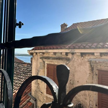 Old Stone House St Lawrence In The Heart Of Sibenik'S Old Town Apartment Bagian luar foto