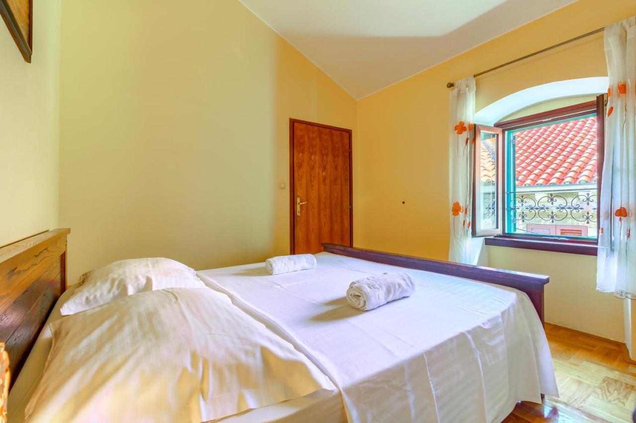 Old Stone House St Lawrence In The Heart Of Sibenik'S Old Town Apartment Bagian luar foto