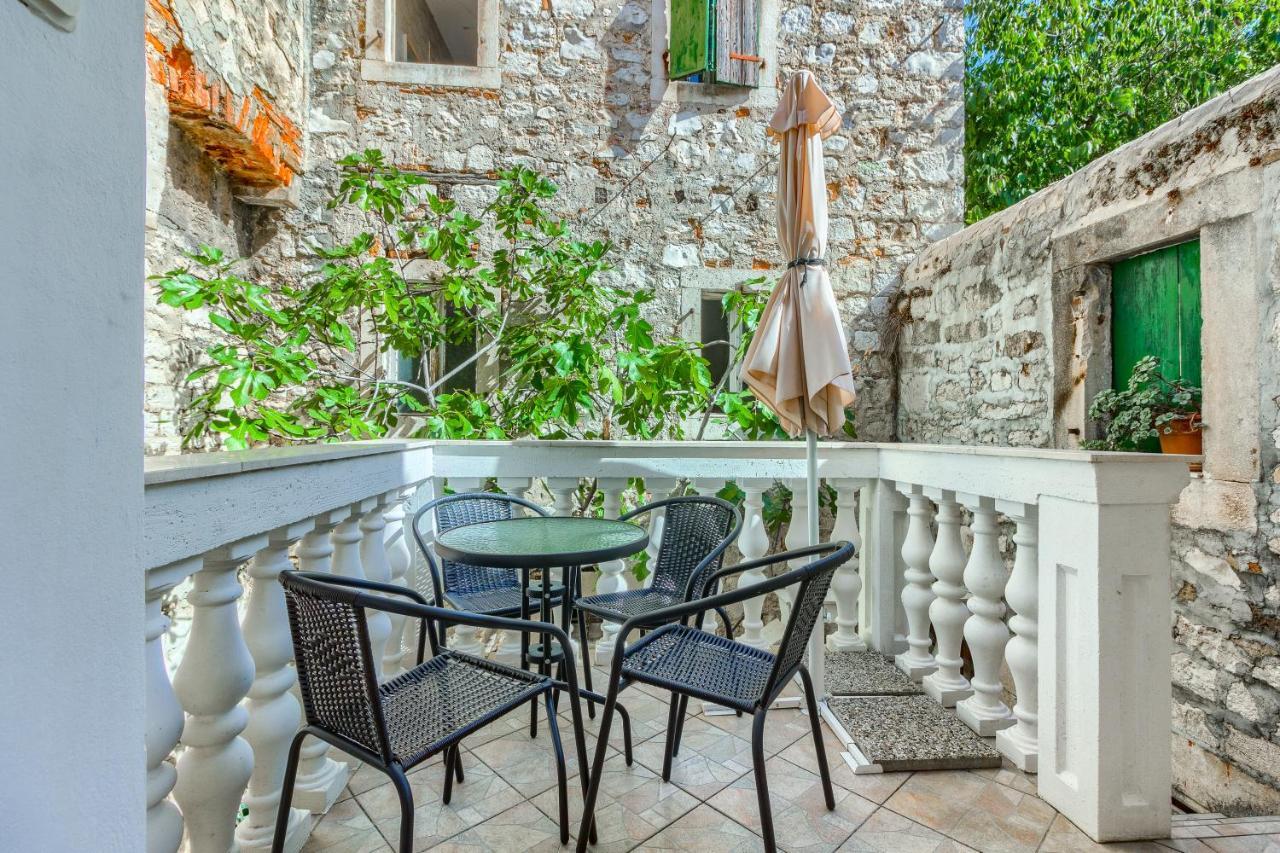Old Stone House St Lawrence In The Heart Of Sibenik'S Old Town Apartment Bagian luar foto