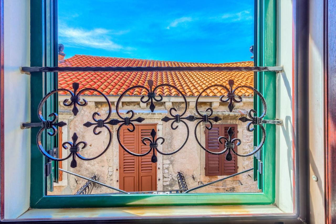 Old Stone House St Lawrence In The Heart Of Sibenik'S Old Town Apartment Bagian luar foto